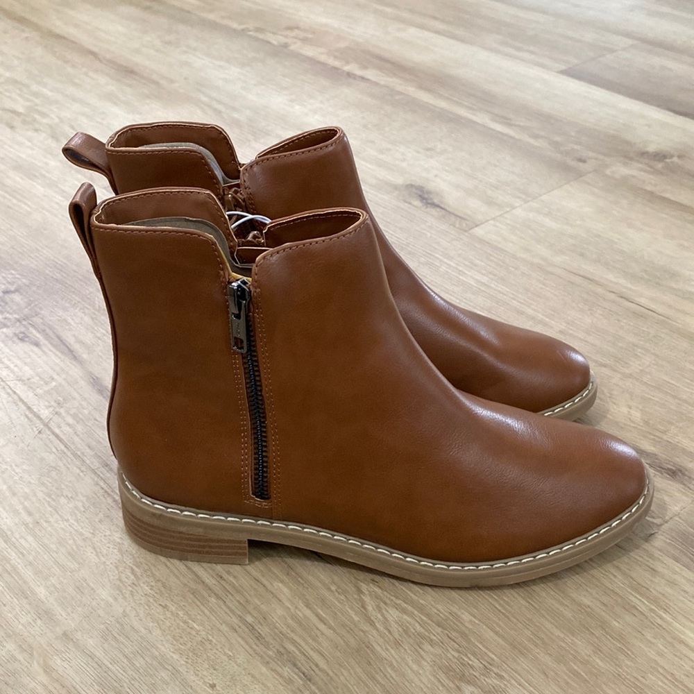 NEW Women’s Universal Thread Brenna Ankle Boots